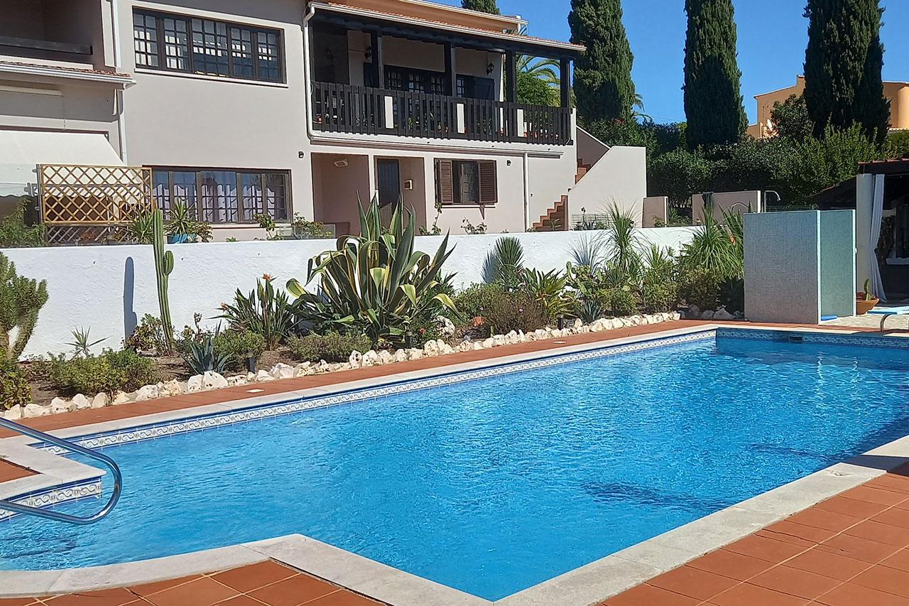 Serviços de manutenção de piscinas, análise de aguas, restauração de piscinas antigas, filtragem, troca de bombas, revestimento de piscinas em Lagos no Algarve.